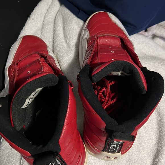 Jordan’s retro 12s used a few minor scuff as u see on pic - Picture 10 of 11